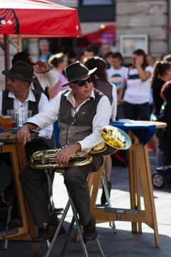 S soncem obsijan drugi festivalski dan 50. Dnevov narodnih noš in oblačilne dediščine v Kamniku (87)